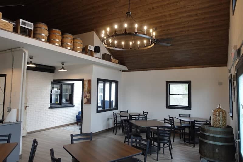 The Grape Vines Wine Bar - Image 1