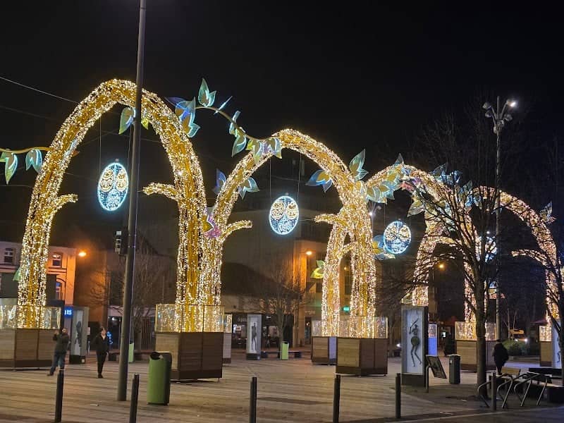 Market Square Christmas Tree - Image 2