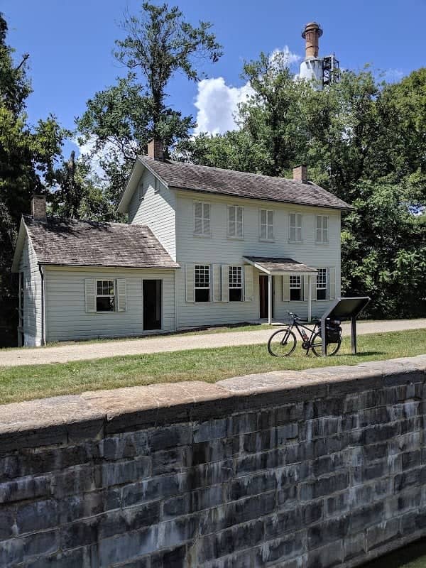 Canal Lockhouse 44 - Image 2