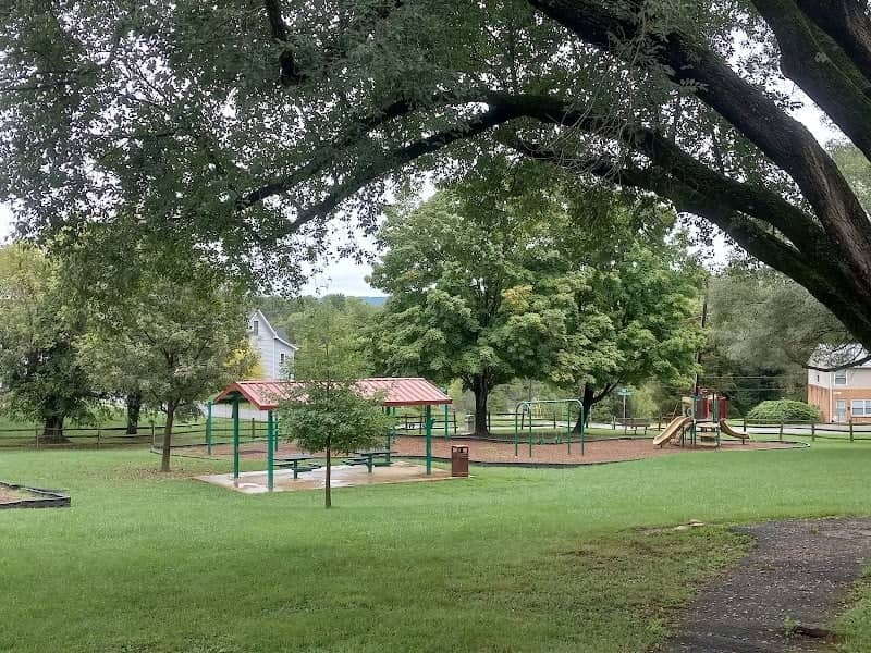Richardson Park - Image 2