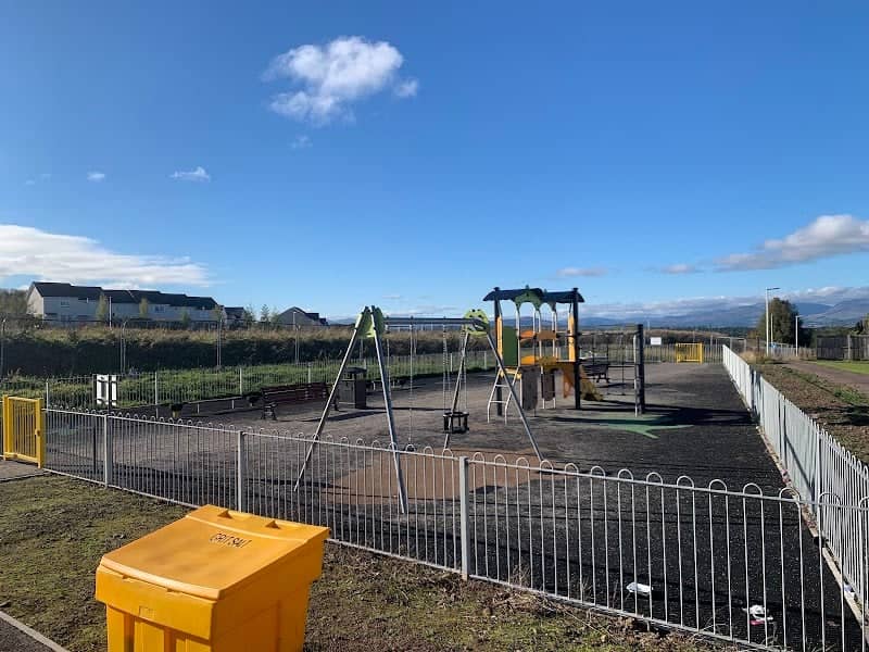 Airth park play area - Image 1