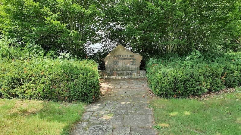 Ehrenmal Opfer der Weltkriege Lüdershausen - Image 1