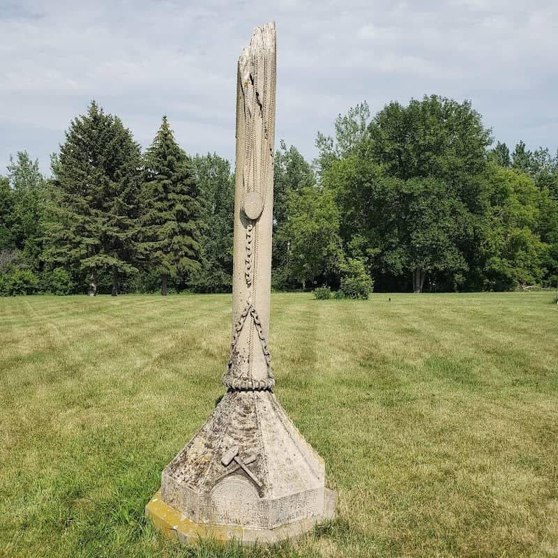 Tent Pole Monument to Circus Dead - Image 1