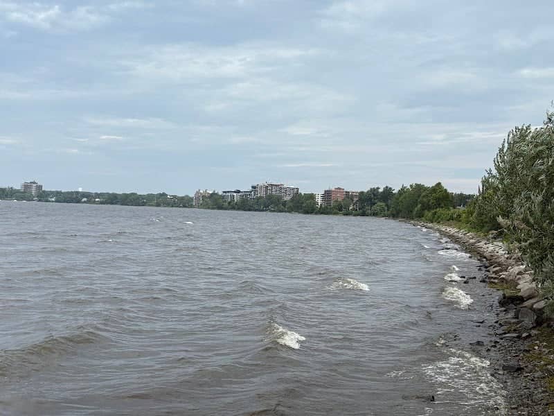 Lakeshore near Montreal - Image 2
