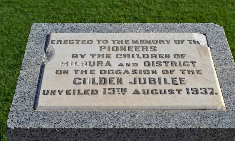 Pioneer monument - Image 1