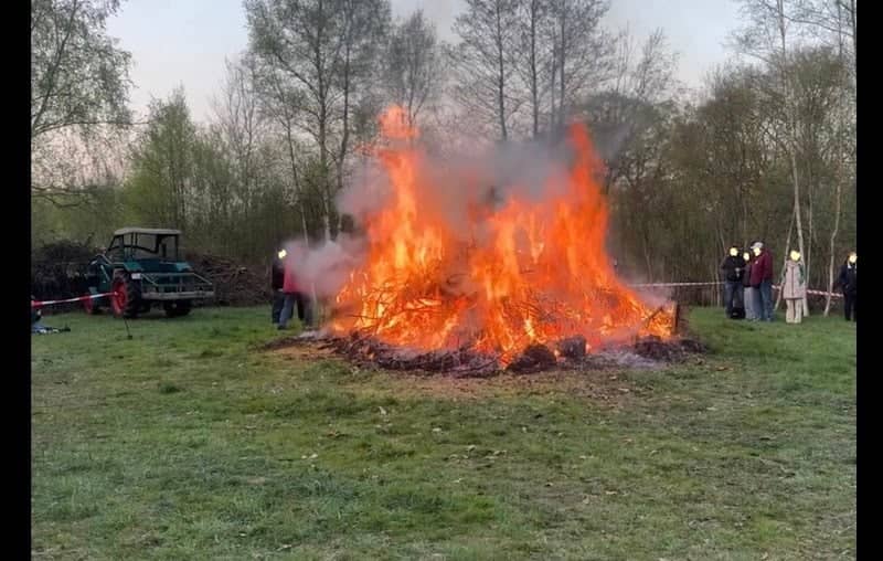 Osterfeuer Neuenwege - Image 1