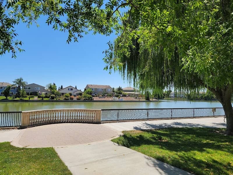 Bridgeway Lakes Community Park - Image 1