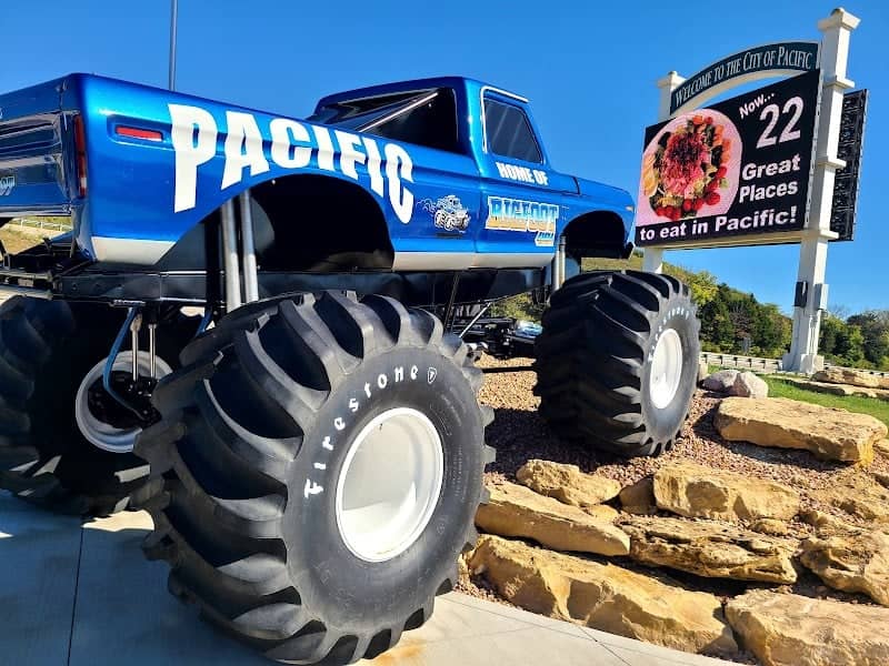 Bigfoot Plaza - Image 2
