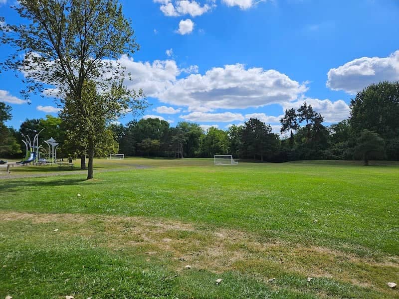 Bedford park - Image 1
