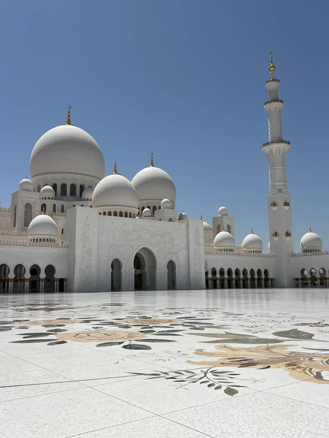 Sheikh Zayed Grand Mosque - Image 1