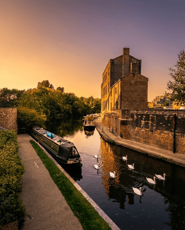 Regent's Canal at King's Cross - Image 1