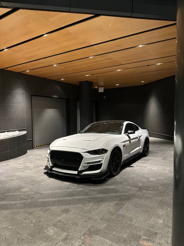 Rolex Building Motor Court - Image 1