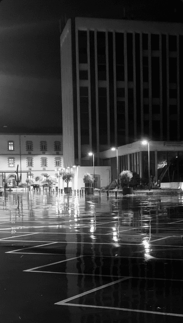Perpignan Administrative Plaza - Image 1