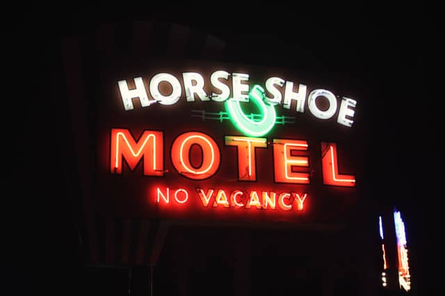Horse Shoe Motel Neon Sign - Image 1