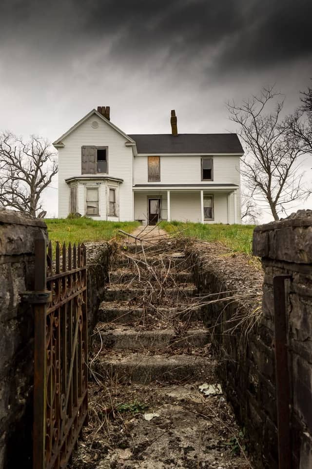 Abandoned Brandeis Avenue Estate - Image 1