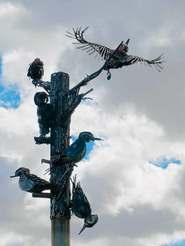 Bird Totem Sculpture, Neath Hill - Image 1