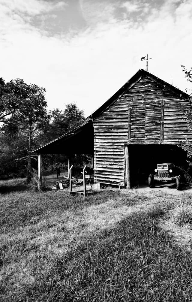 Rustic Union Grove Barn - Image 1