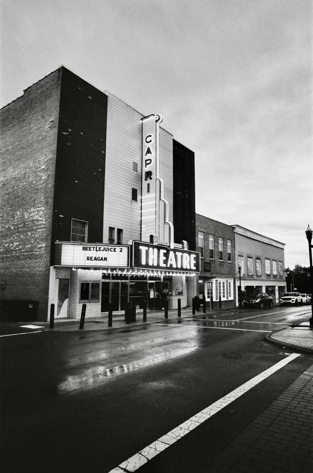 Capri Theatre - Image 1