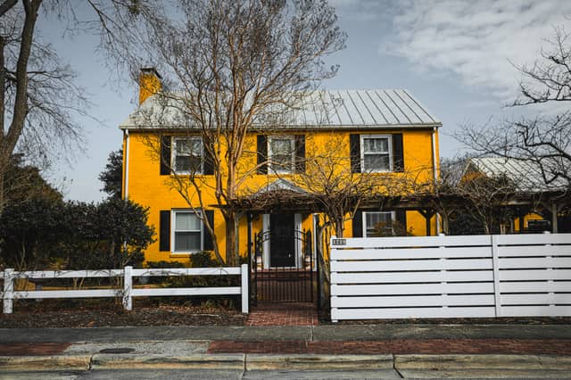 Historic Yellow House of New Bern - Image 1