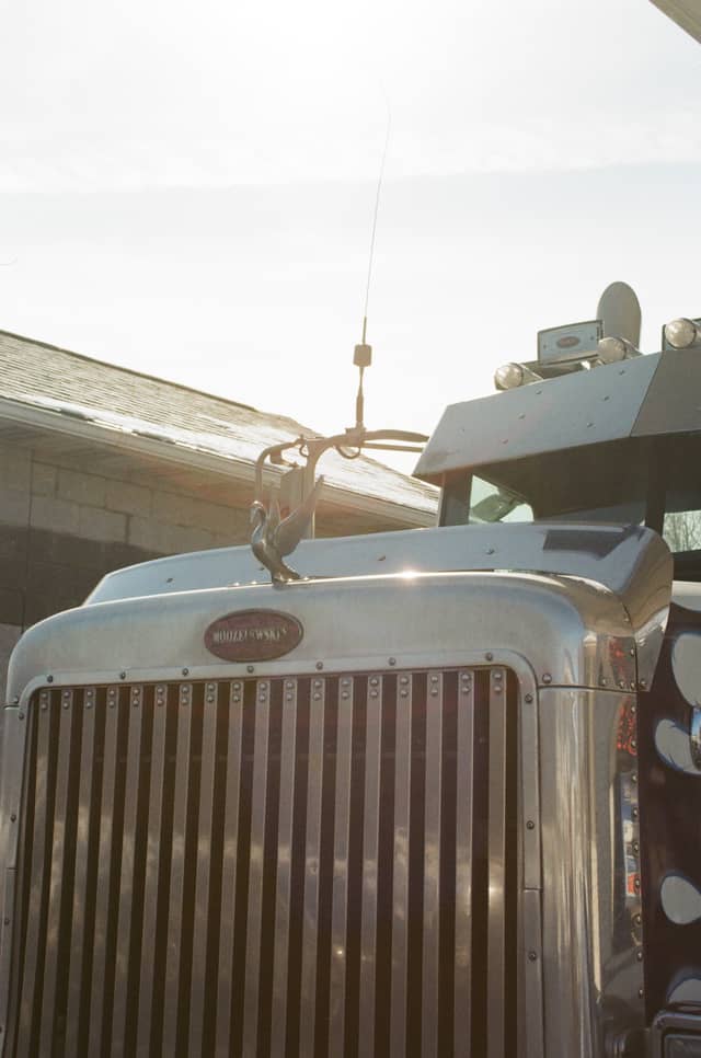 Modzelewski's Custom Peterbilt - Image 1