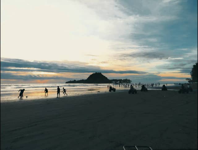 Air Manis Beach - Image 1