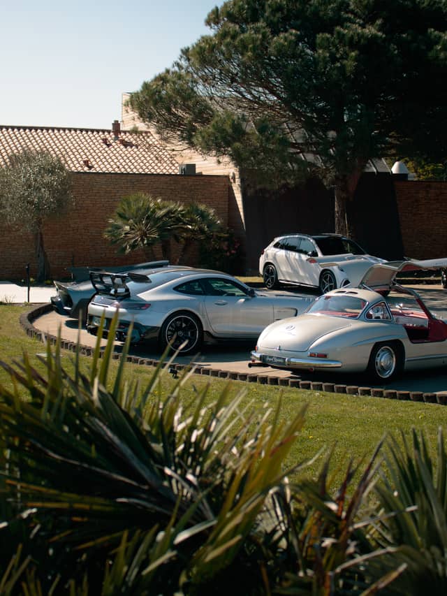 Saga Classic Mercedes-Benz Center - Image 1