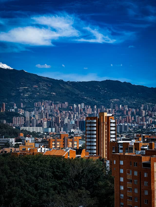 Laureles District Cityscape - Image 1