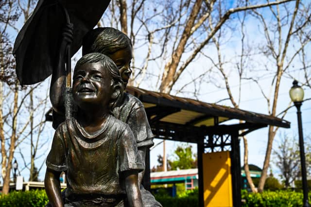 Umbrella Kids Statue at Santa Clara Station - Image 1