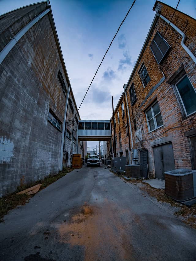 Historic Downtown Panama City Alleyway - Image 1