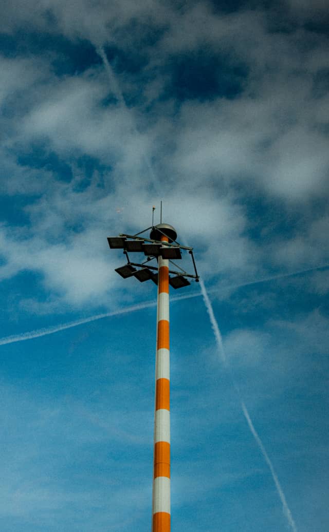 Düsseldorf Airport Light Mast - Image 1