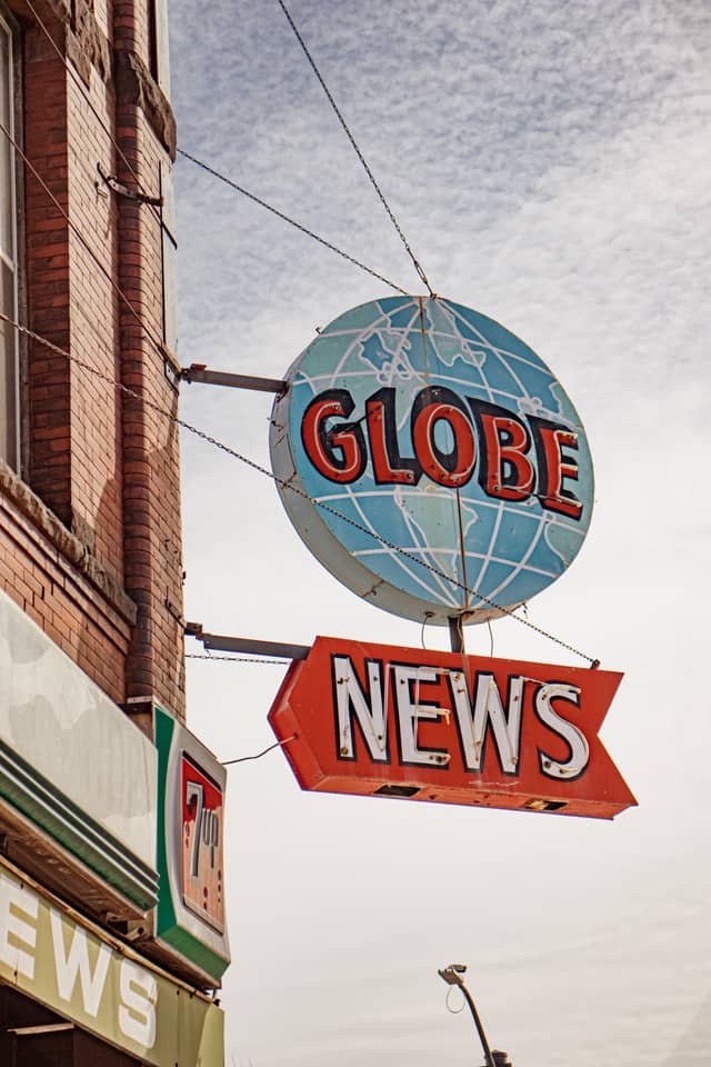 Globe News Vintage Sign - Image 1