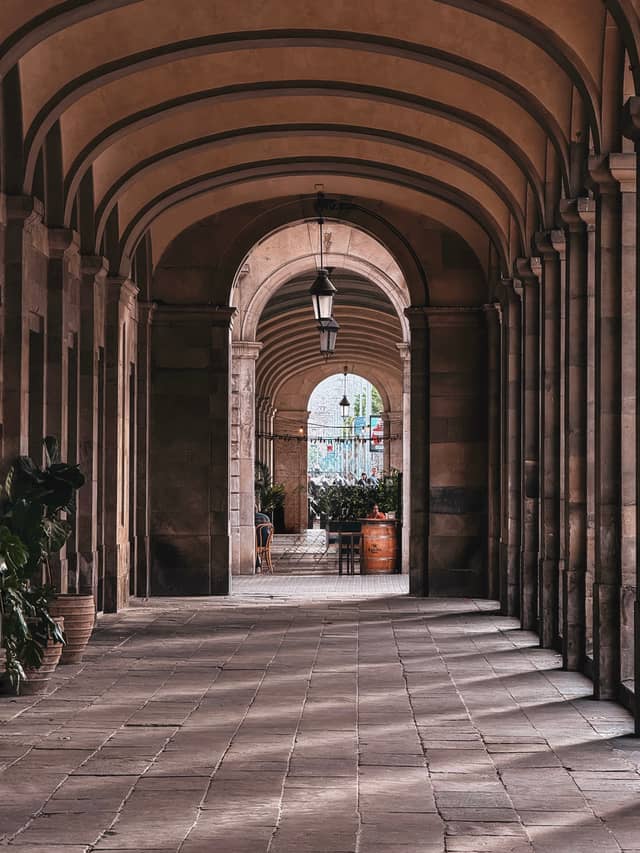 Palau de Mar Arches - Image 1