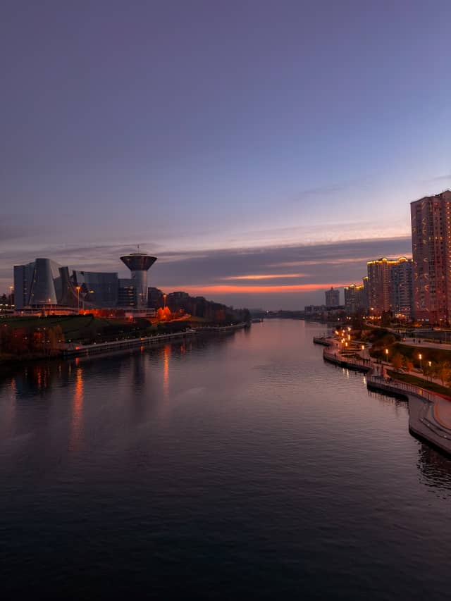 Pavshinskaya Poyma Waterfront - Image 1