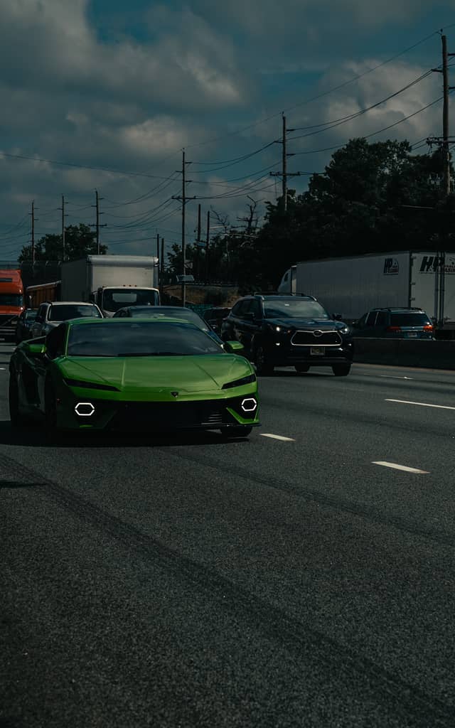 Route 17 Highway Car Spotting - Image 1