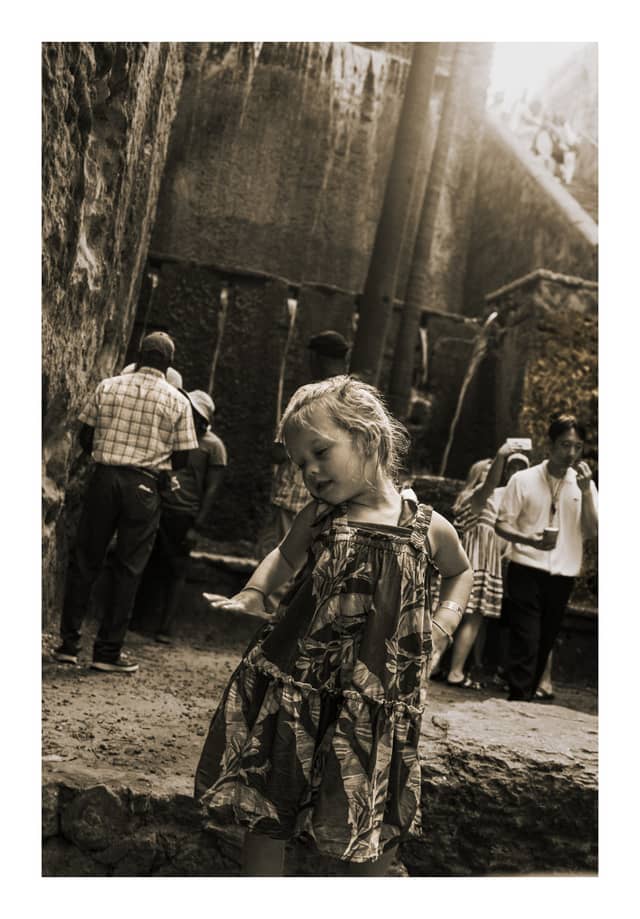 Queen's Staircase - Image 1