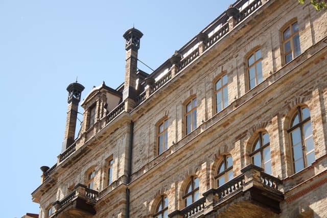 Vana Turg Historic Architecture - Image 1