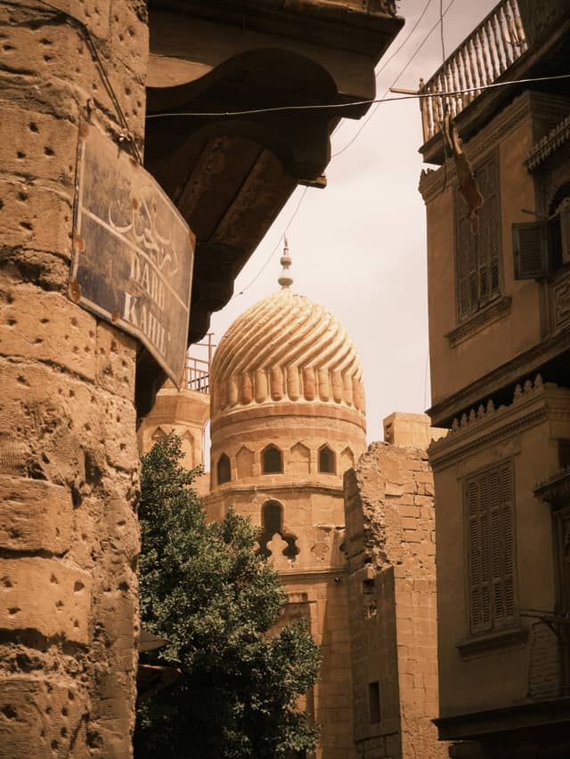 Al-Khalifa Historic Alleyway - Image 1