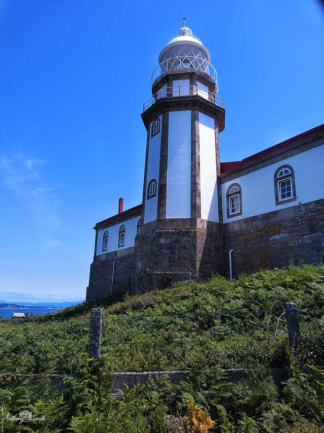 Ons Island Lighthouse - Image 1
