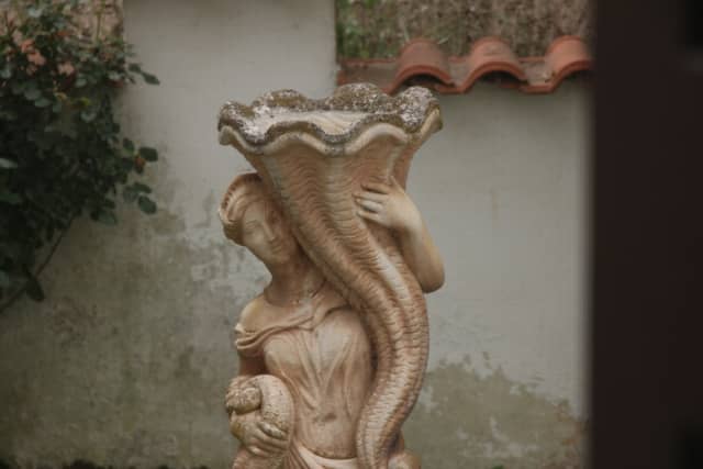Classical Garden Statue in Ardea - Image 1
