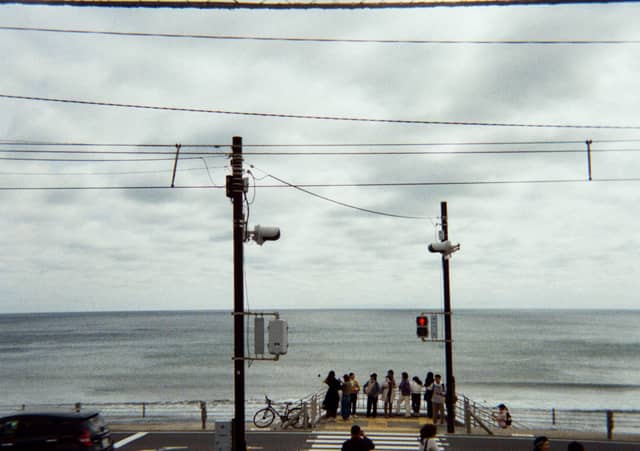 Kamakura-kōkō-mae Railroad Crossing - Image 1