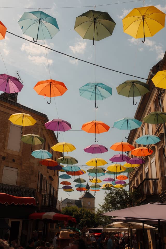 Place de l'Hôtel de Ville Umbrellas - Image 1