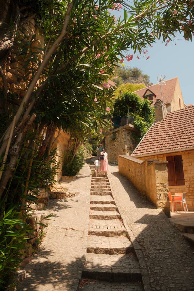 La Roque-Gageac Village Streets - Image 1
