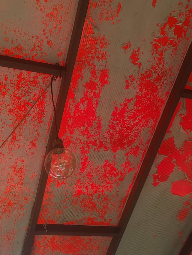 Textured Red Ceiling in Cajicá - Image 1