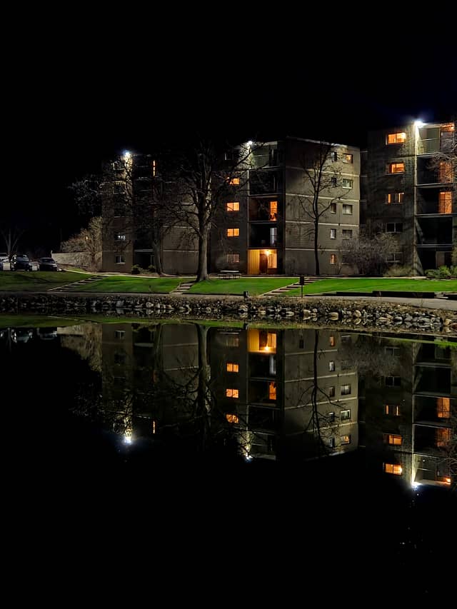 Traver Ridge Apartments Pond - Image 1