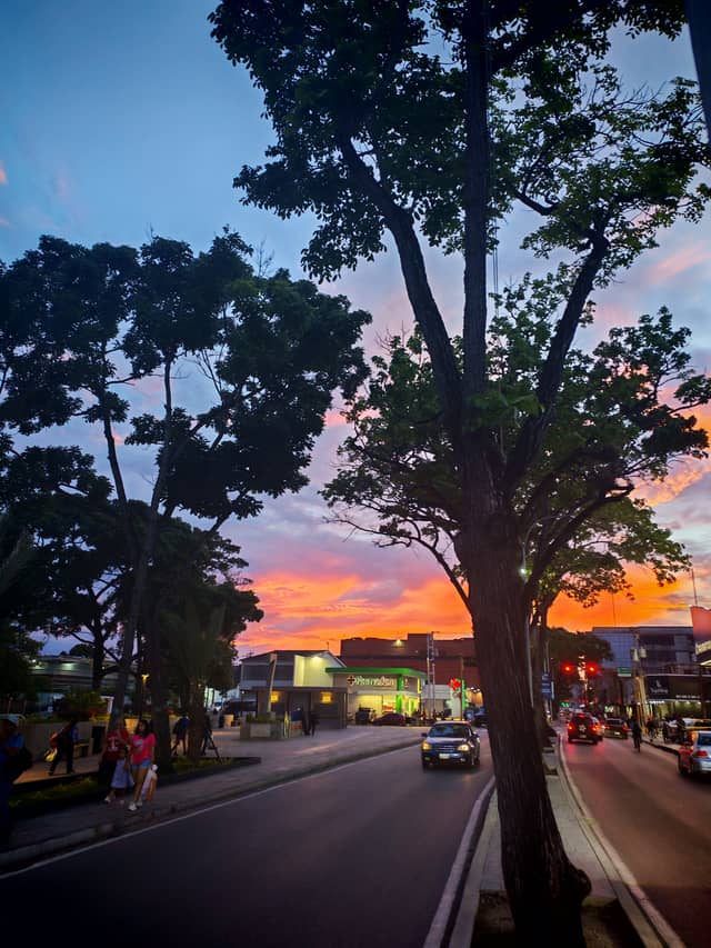 Avenida Bolívar Sunset - Image 1