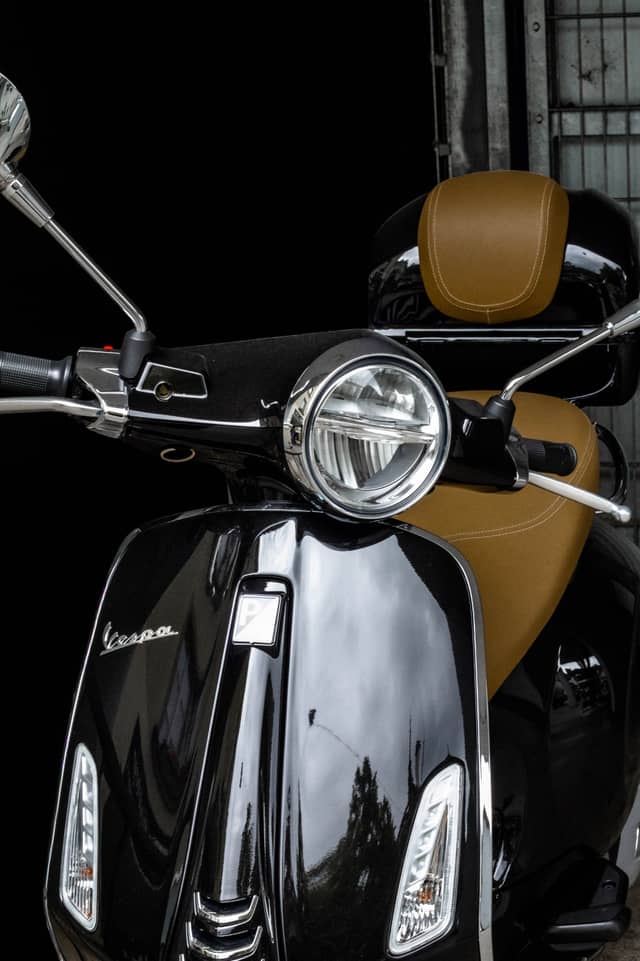 Vespa Detail in Diemtigen - Image 1