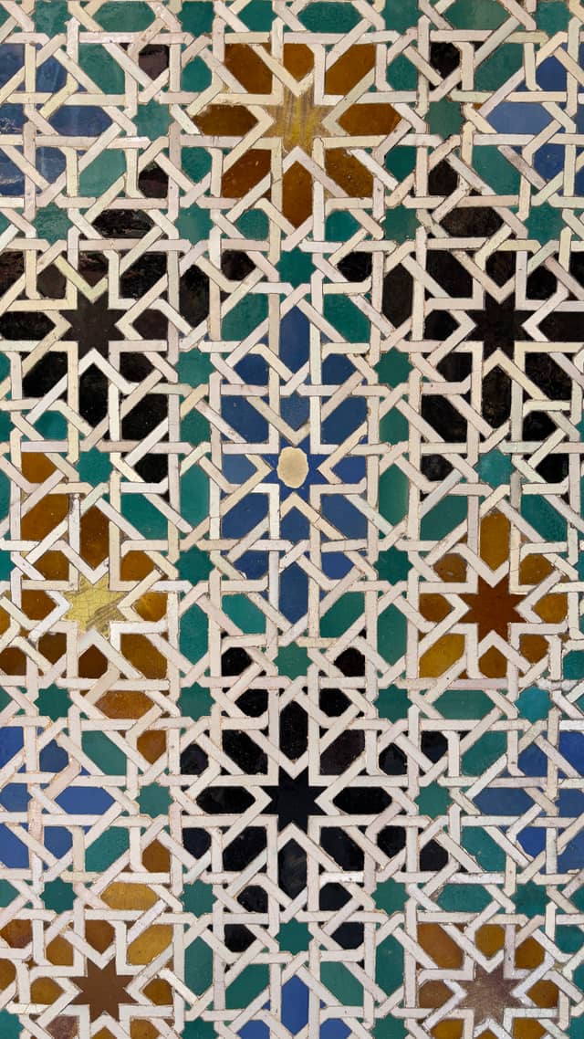 Patio de Banderas - Image 1
