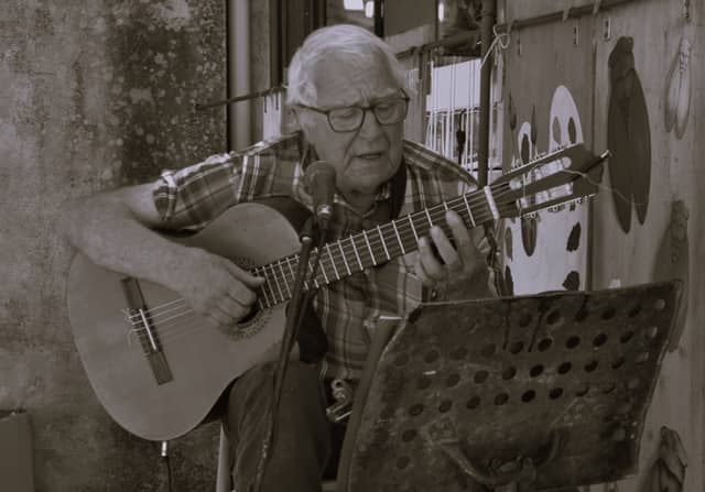 Roussillon Village - Image 1