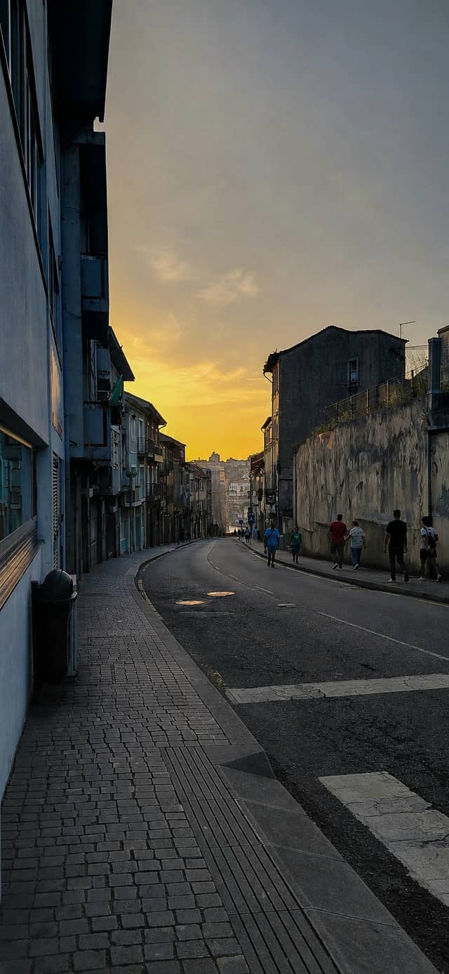 Vila Nova de Gaia Sunset Street - Image 1