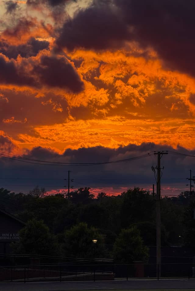 Auburn Place Sunset View - Image 1